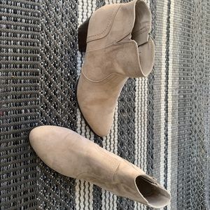 Unisa size 10 booties